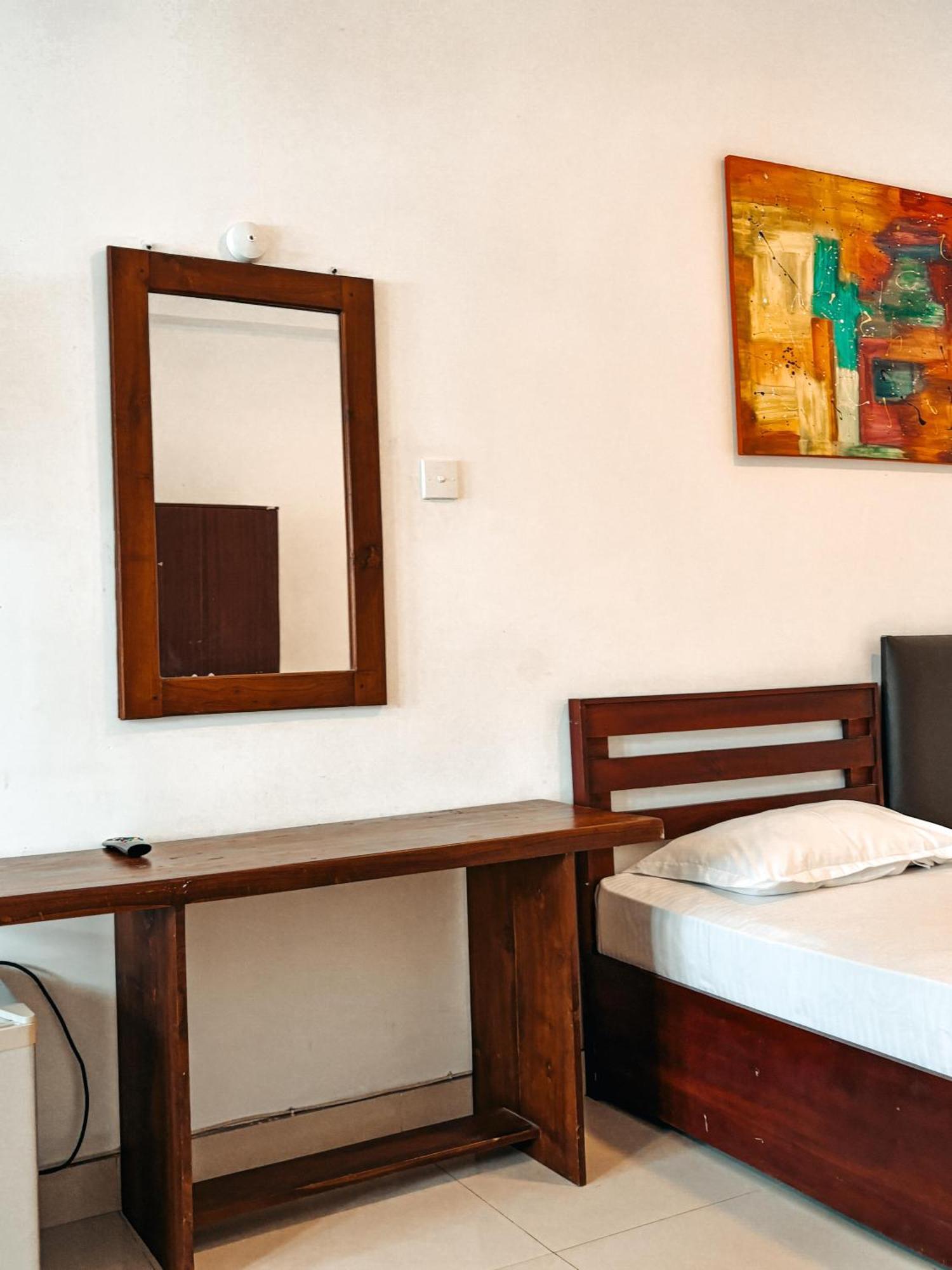 Woodnest Windmill Beach Hotel Negombo Exterior photo