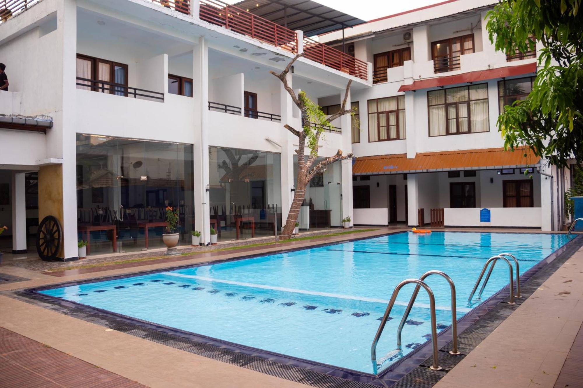 Woodnest Windmill Beach Hotel Negombo Exterior photo