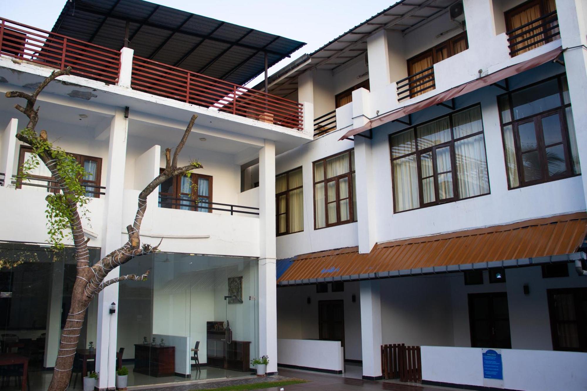 Woodnest Windmill Beach Hotel Negombo Exterior photo