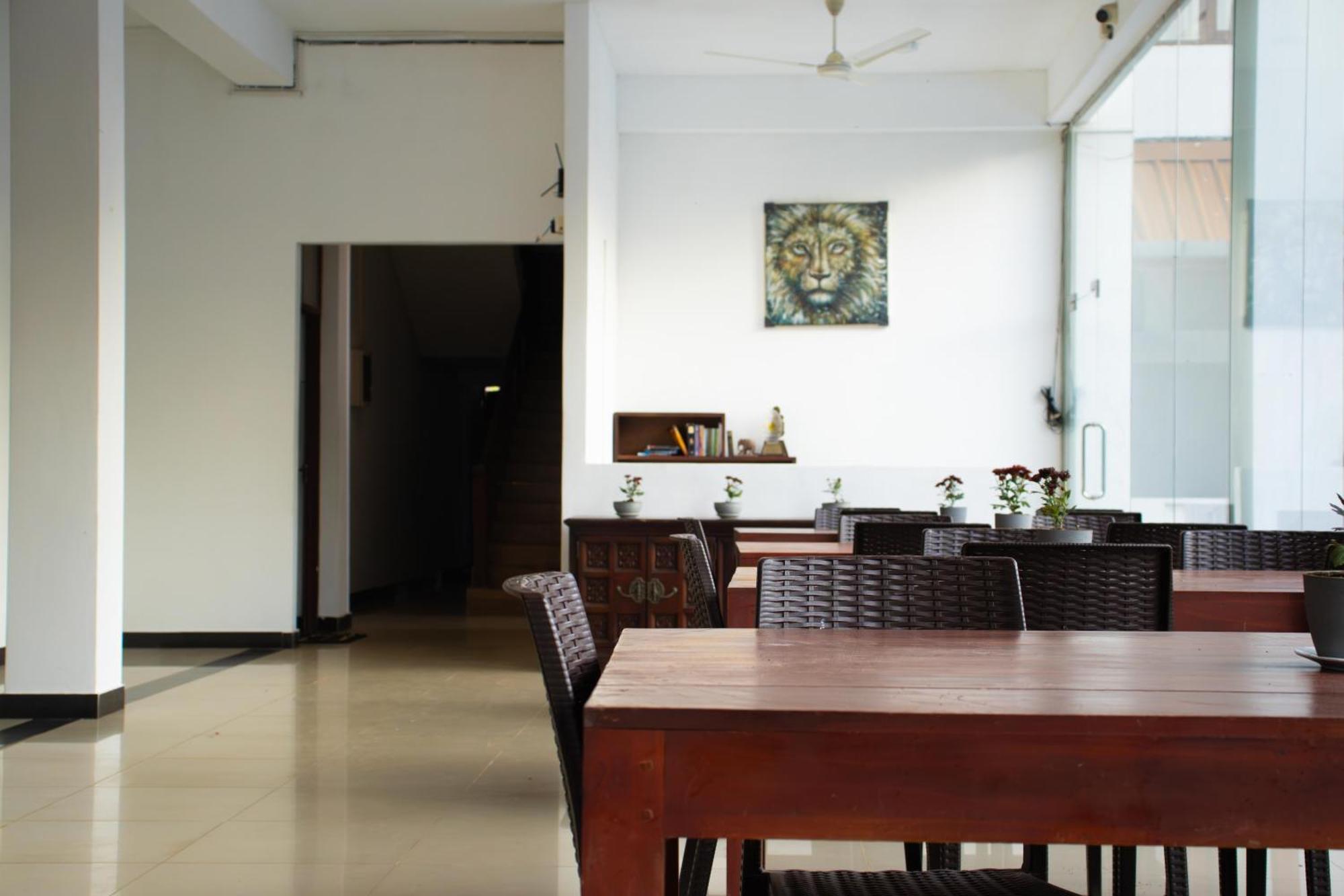 Woodnest Windmill Beach Hotel Negombo Exterior photo