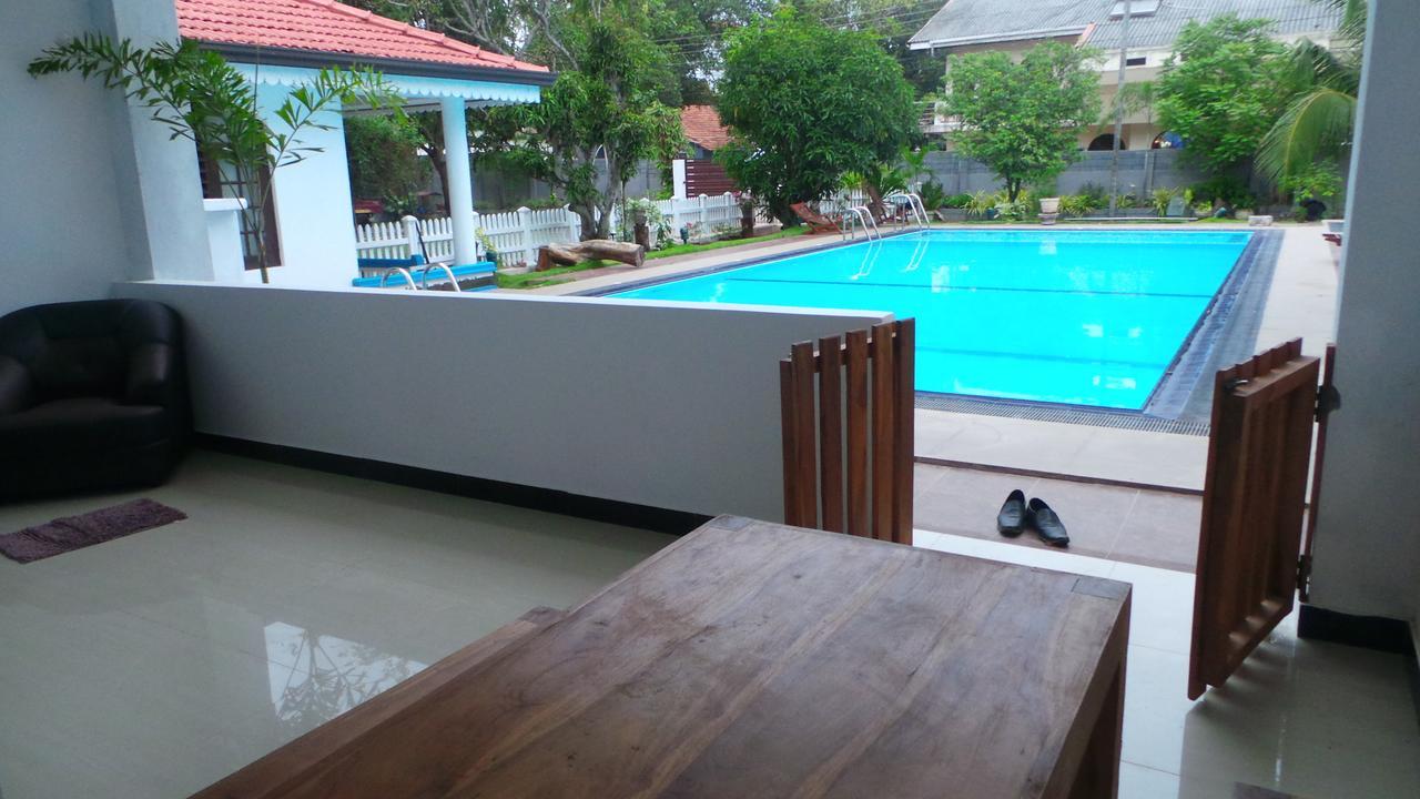 Woodnest Windmill Beach Hotel Negombo Exterior photo