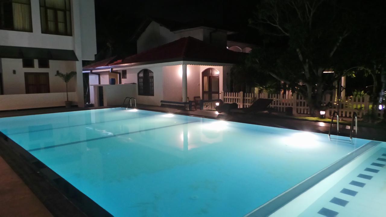 Woodnest Windmill Beach Hotel Negombo Exterior photo