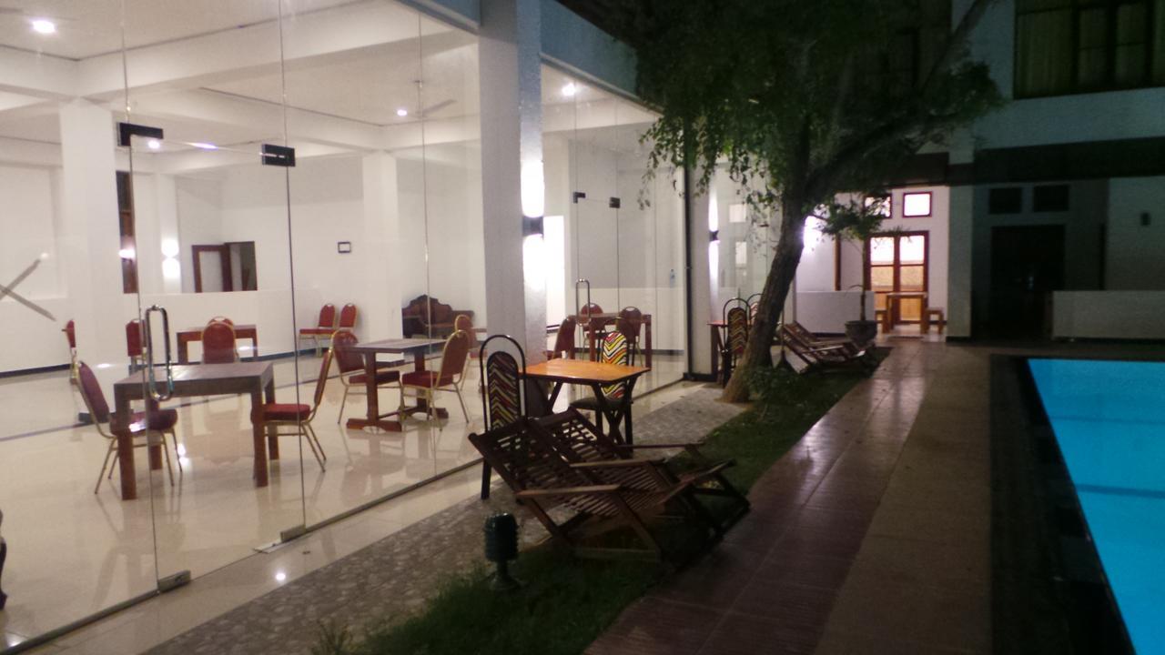 Woodnest Windmill Beach Hotel Negombo Exterior photo