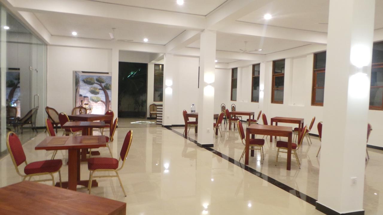 Woodnest Windmill Beach Hotel Negombo Exterior photo
